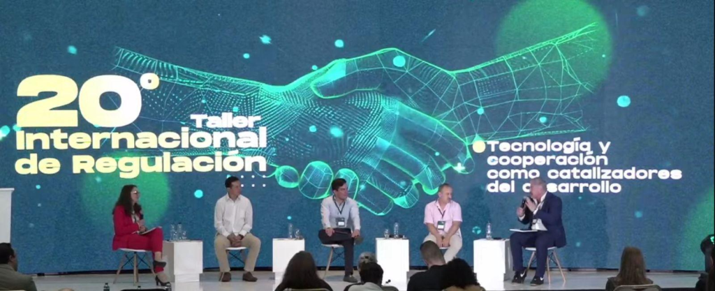 Rodrigo Ramírez, presidente de la Cámara Chilena de Infraestructura Digital (IDICAM), expone en el 20° Taller Internacional de Regulación: Tecnología y cooperación como catalizadores del desarrollo en Colombia. 