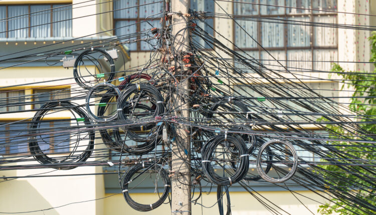 Cámara Chilena de Infraestructura Digital (IDICAM) impulsa coordinación con municipios para implementar plan de ordenamiento y retiro de cables de telecomunicaciones